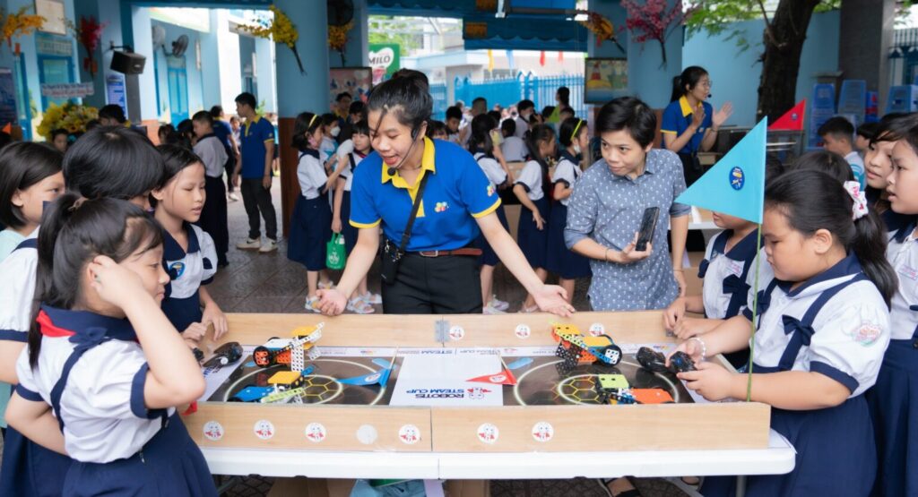 VNSEA tổ chức thành công “STEAM DAY 2023” tại Trường tiểu học Quyết Thắng 1 2d0e827787a059fe00b116 1536x1025 1 e1767085880121