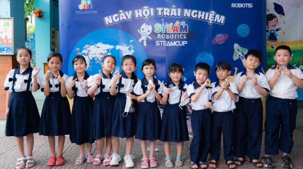 VNSEA tổ chức thành công “STEAM DAY 2023” tại Trường tiểu học Quyết Thắng 1 Ngày hội trải nghiệm ROBOTICS - STEM DAY
