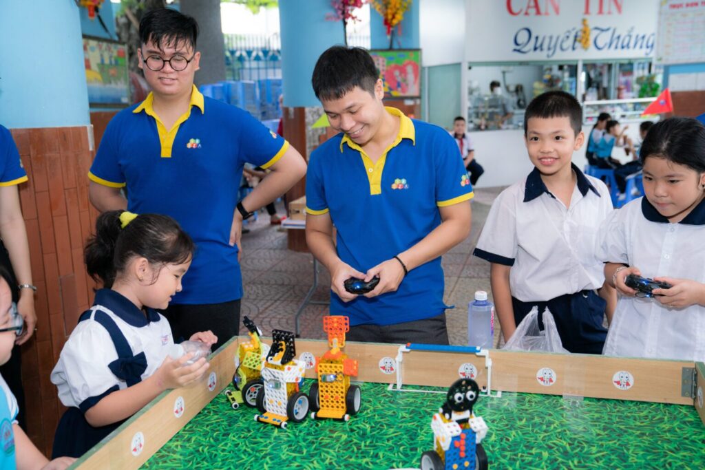 VNSEA tổ chức thành công “STEAM DAY 2023” tại Trường tiểu học Quyết Thắng 3 SAN09585 1536x1025 1