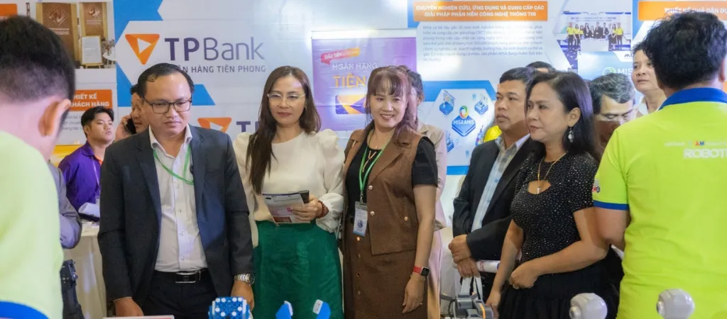 Bizmo - Nhà Tài Trợ Vàng Ngày Hội Doanh Nhân Tân Phú 2024 2 Bà Lê Ngọc Diễm Giám đốc công ty Bizmo tham dự Ngày hội Doanh nhân Tân Phú