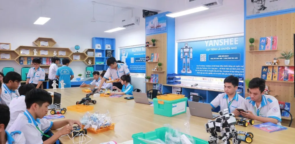 Giải Pháp Giáo Dục STEM Toàn Diện EPC BIZMO | Triển Khai Phòng Học STEM Chuẩn Quốc Tế 1 Lớp học áp dụng giải pháp giáo dục stem từ Bizmo