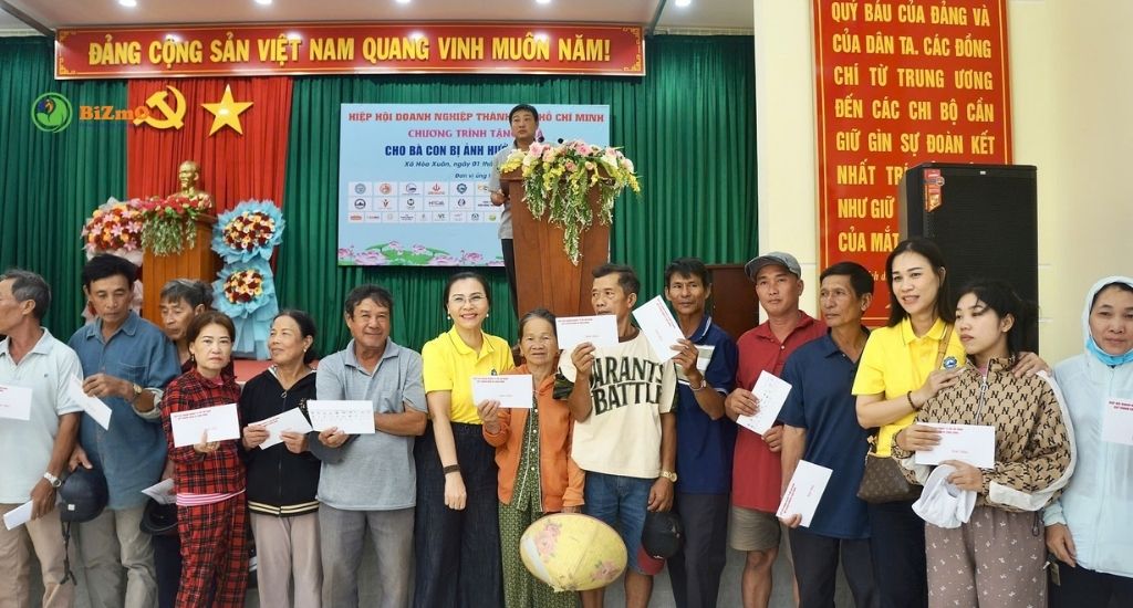 Bizmo Đồng Hành Cùng Chương Trình "Hành Trình Sẻ Chia" – Hỗ Trợ Bà Con Vùng Lũ Phú Yên 2025 4 Hình ảnh chương trình Hành trình sẻ chia tại Phú Yên