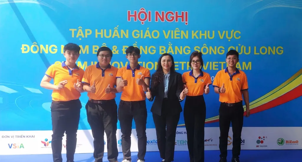 BiZmO Đồng Hành Cùng Sự Kiện Nâng Cao Kỹ Năng Giáo Dục STEM Cho Giáo Viên Khu Vực Nam Bộ 3 Bà Lê Ngọc Diễm giám đốc công ty CP Quản Lý Đầu Tư BiZmO cùng đội ngũ nhân viên